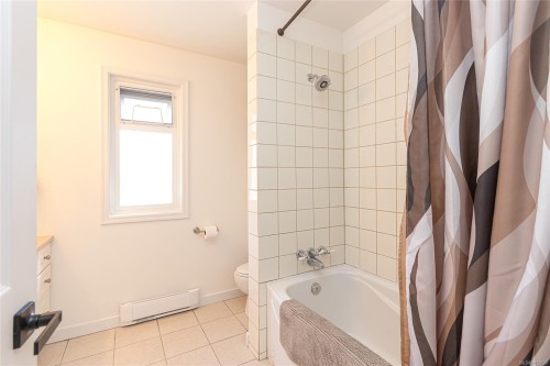 2834 Sooke Rd, Langford, BC - Indoor Photo Showing Bathroom