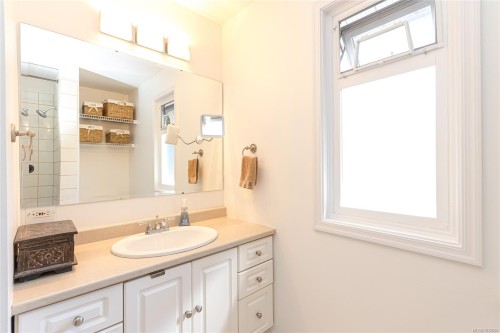 2834 Sooke Rd, Langford, BC - Indoor Photo Showing Bathroom