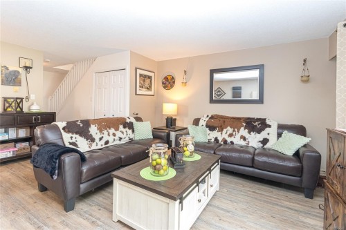 2834 Sooke Rd, Langford, BC - Indoor Photo Showing Living Room