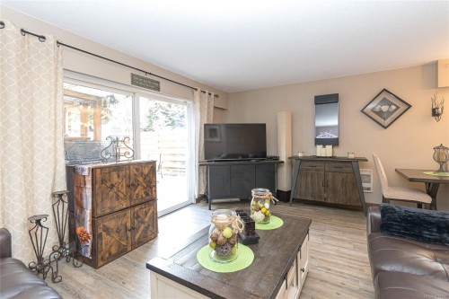 2834 Sooke Rd, Langford, BC - Indoor Photo Showing Living Room