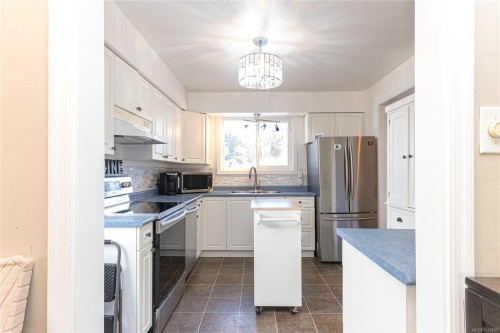 2834 Sooke Rd, Langford, BC - Indoor Photo Showing Kitchen