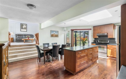 2324 Cranmore Rd, Oak Bay, BC 