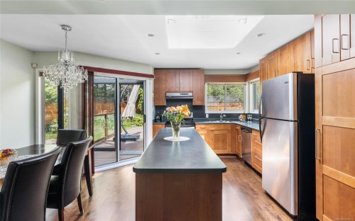 2324 Cranmore Rd, Oak Bay, BC 