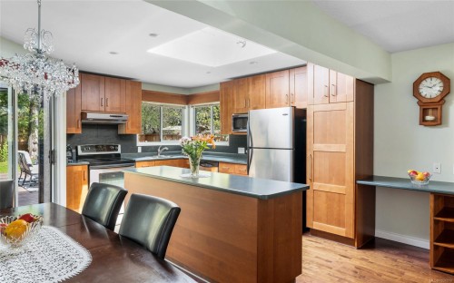 2324 Cranmore Rd, Oak Bay, BC 