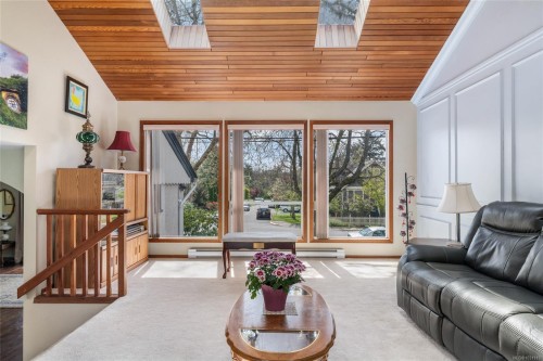 2324 Cranmore Rd, Oak Bay, BC 