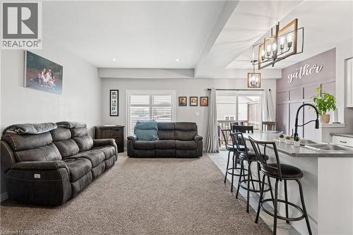 88 Severino Circle, Smithville, ON - Indoor Photo Showing Living Room