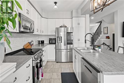88 Severino Circle, Smithville, ON - Indoor Photo Showing Kitchen With Double Sink