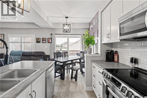 88 Severino Circle, Smithville, ON - Indoor Photo Showing Kitchen With Double Sink