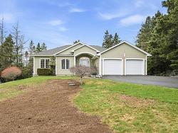 2 Deer Run Glen Haven, NS B3Z 2S4