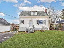6 Parkdale Avenue Timberlea, NS B3T 1B9