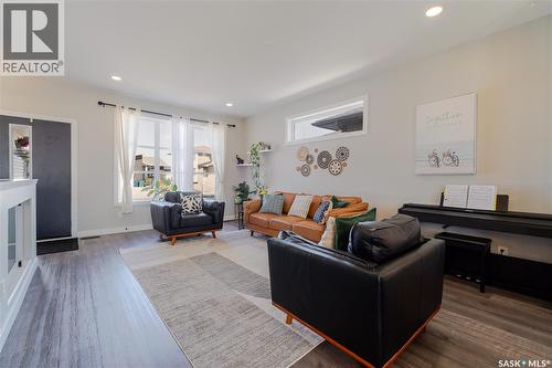 1007 Maplewood Drive, Moose Jaw, SK - Indoor Photo Showing Living Room