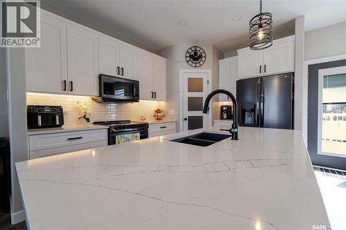 1007 Maplewood Drive, Moose Jaw, SK - Indoor Photo Showing Kitchen With Double Sink With Upgraded Kitchen