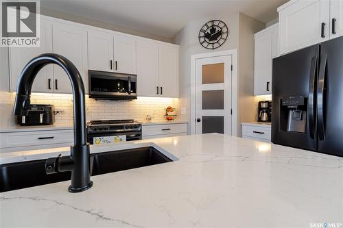 1007 Maplewood Drive, Moose Jaw, SK - Indoor Photo Showing Kitchen