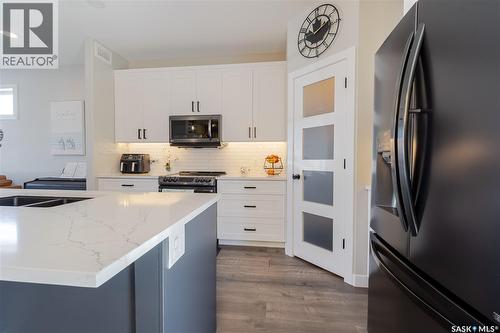 1007 Maplewood Drive, Moose Jaw, SK - Indoor Photo Showing Kitchen With Double Sink With Upgraded Kitchen