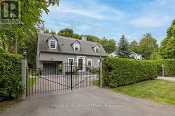 215 SPRINGFIELD ROAD  Ottawa, ON K1M 0L1