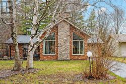 33 RUTHERFORD CRESCENT  Ottawa, ON K2K 1N1