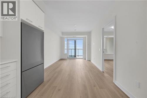 9' ft ceilings, vinyl plank flooring - 385 Winston Road Unit# 1607, Grimsby, ON - Indoor Photo Showing Other Room