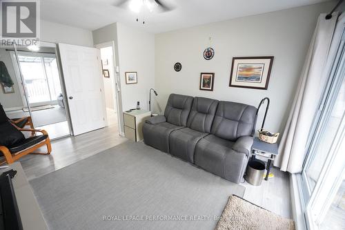632 Dundas Crescent, Cornwall, ON - Indoor Photo Showing Living Room
