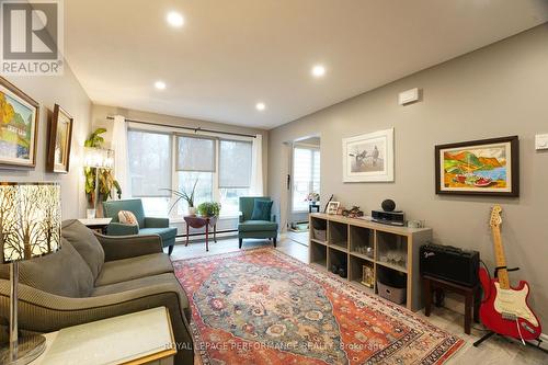 632 Dundas Crescent, Cornwall, ON - Indoor Photo Showing Living Room