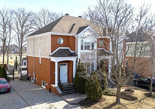 2077 Rue Lincourt  Longueuil (Le Vieux-Longueuil), QC J4N 1N8