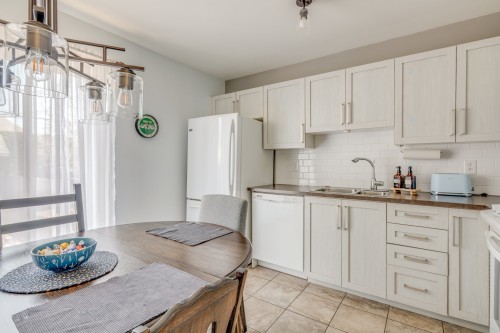Salle à manger - 793 Boul. René-Lévesque, Saint-Eustache, QC - Indoor Photo Showing Kitchen With Double Sink