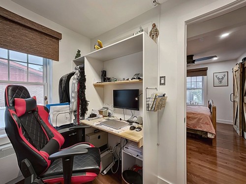 Penderie (Walk-in) - 7 Rue Barbeau, Delson, QC - Indoor