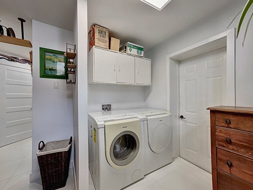 Salle de lavage - 7 Rue Barbeau, Delson, QC - Indoor Photo Showing Laundry Room