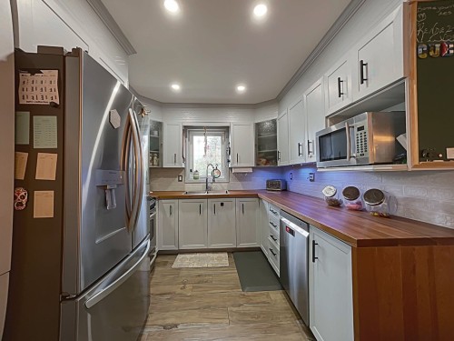 Cuisine - 7 Rue Barbeau, Delson, QC - Indoor Photo Showing Kitchen With Double Sink