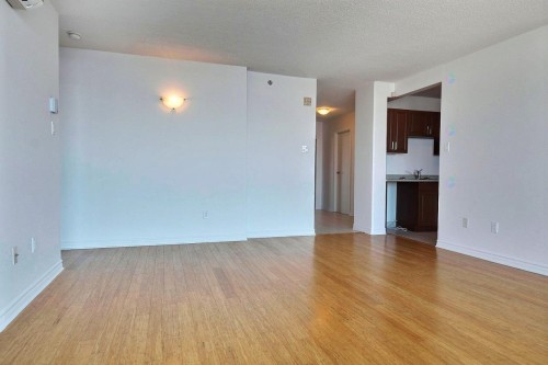 Salon - 503-5065 Rue Jean-Talon E., Montréal (Saint-Léonard), QC - Indoor Photo Showing Other Room