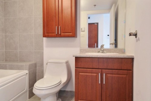 Bathroom - 1502-5065 Rue Jean-Talon E., Montréal (Saint-Léonard), QC - Indoor Photo Showing Bathroom