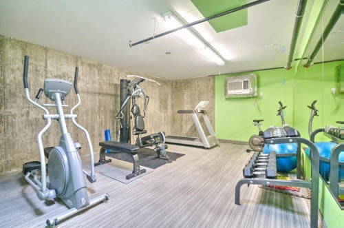 Exercise Room - 1502-5065 Rue Jean-Talon E., Montréal (Saint-Léonard), QC - Indoor Photo Showing Gym Room