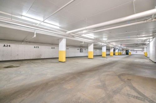 Parking - 1502-5065 Rue Jean-Talon E., Montréal (Saint-Léonard), QC - Indoor Photo Showing Garage