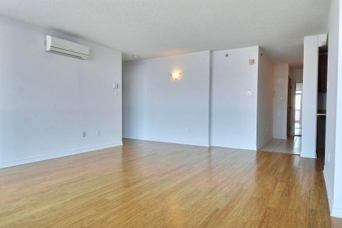 Living Room - 1502-5065 Rue Jean-Talon E., Montréal (Saint-Léonard), QC - Indoor Photo Showing Other Room