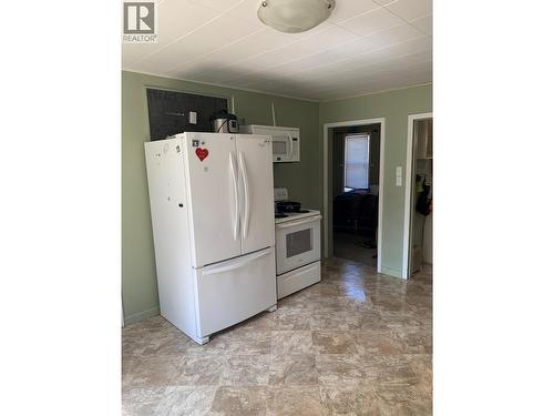 572 6 Highway, Nakusp, BC - Indoor
