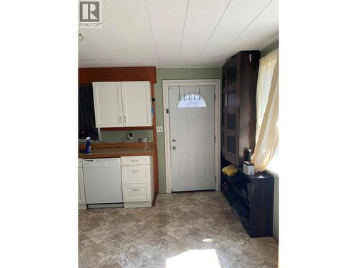 572 6 Highway, Nakusp, BC - Indoor