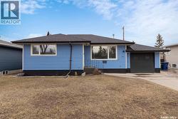 912 P AVENUE N  Saskatoon, SK S7L 2W6