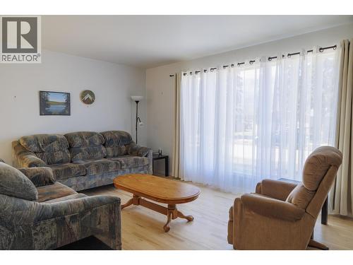 1128 3Rd Avenue, Mcbride, BC - Indoor Photo Showing Living Room