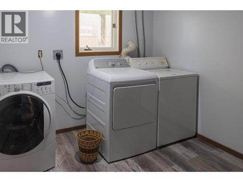 1128 3Rd Avenue, Mcbride, BC - Indoor Photo Showing Laundry Room