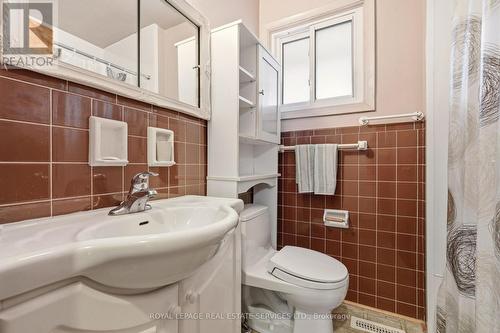 384 Appleby Line, Burlington, ON - Indoor Photo Showing Bathroom