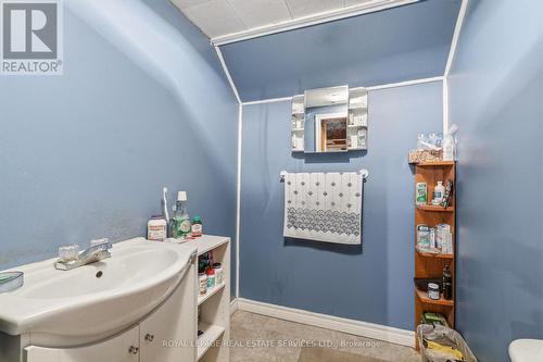 384 Appleby Line, Burlington, ON - Indoor Photo Showing Bathroom