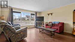 Lots of light from the large windows - 