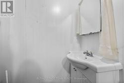 Second floor has large bathroom - 