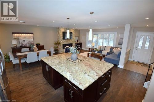 626 Vanderburgh Drive, Burlington, ON - Indoor Photo Showing Kitchen With Upgraded Kitchen