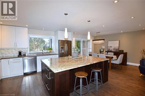 626 Vanderburgh Drive, Burlington, ON - Indoor Photo Showing Kitchen With Upgraded Kitchen