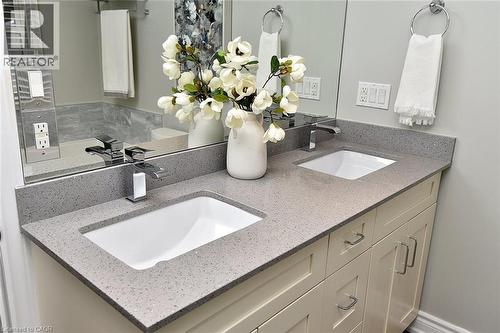 Double sinks - 626 Vanderburgh Drive, Burlington, ON - Indoor Photo Showing Bathroom