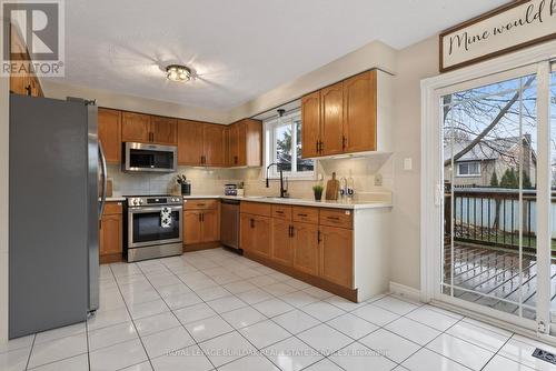 189 Templemead Drive, Hamilton, ON - Indoor Photo Showing Kitchen