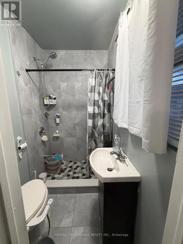 48 Gorsey Square, Toronto, ON - Indoor Photo Showing Bathroom