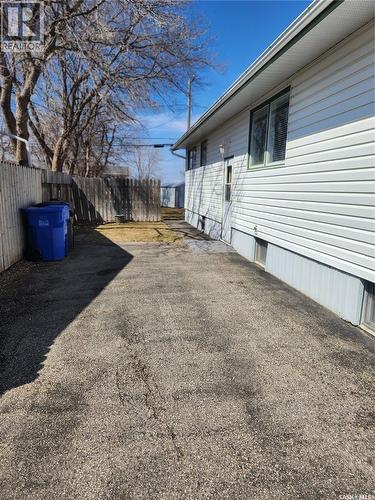 503 1St Avenue E, Lampman, SK - Outdoor
