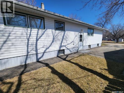 503 1St Avenue E, Lampman, SK - Outdoor