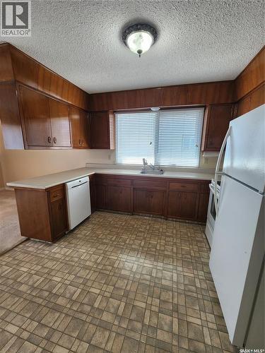 503 1St Avenue E, Lampman, SK - Indoor Photo Showing Kitchen